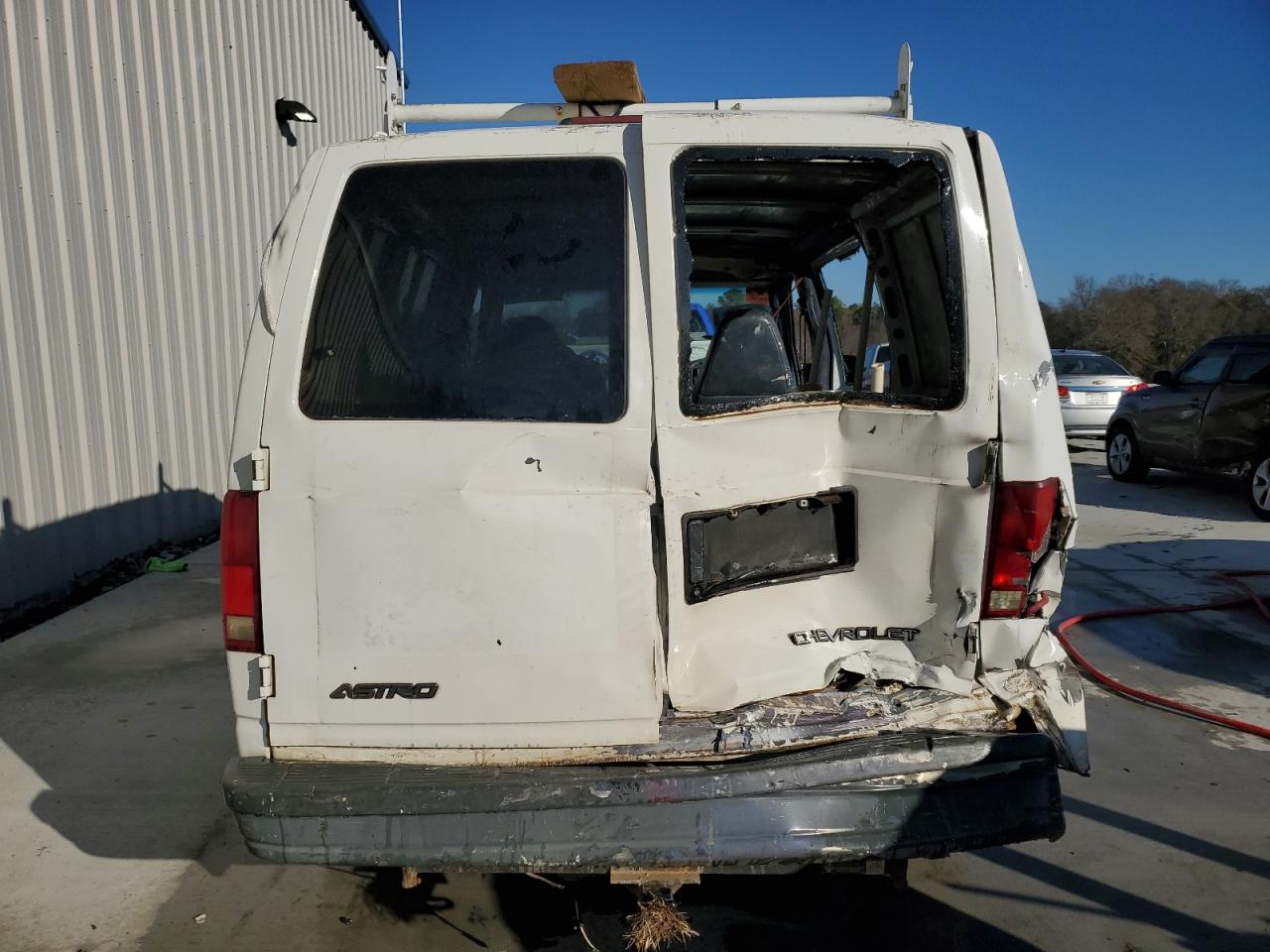 2004 Chevrolet Astro VIN 1GCDM19X74B117502 Copart auction photo, front end / rear end damage thumbnail 6