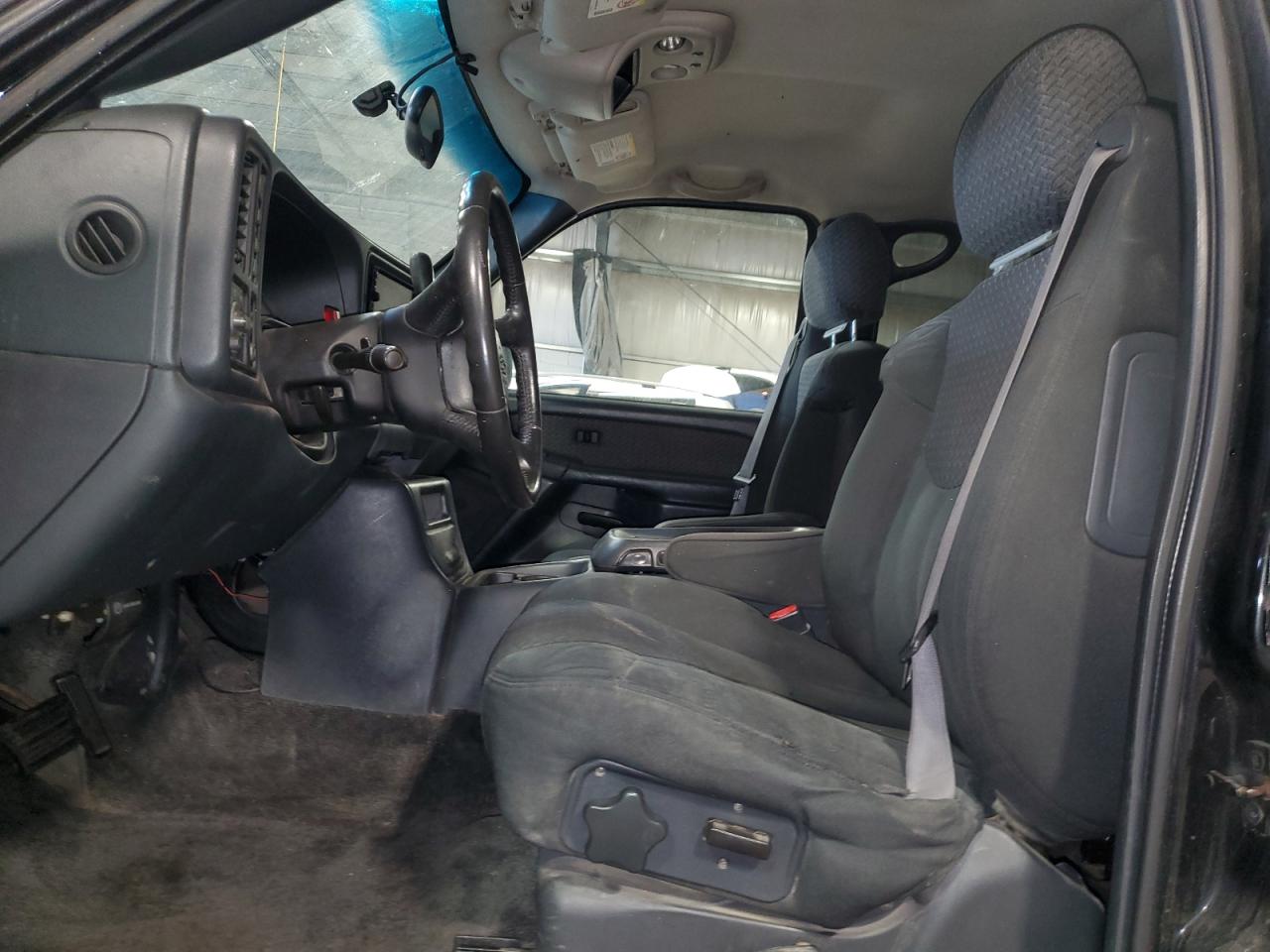 2002 Chevrolet Avalanche VIN 3GNEK13T22G237039 Copart auction photo, vandalism / front end damage thumbnail 7