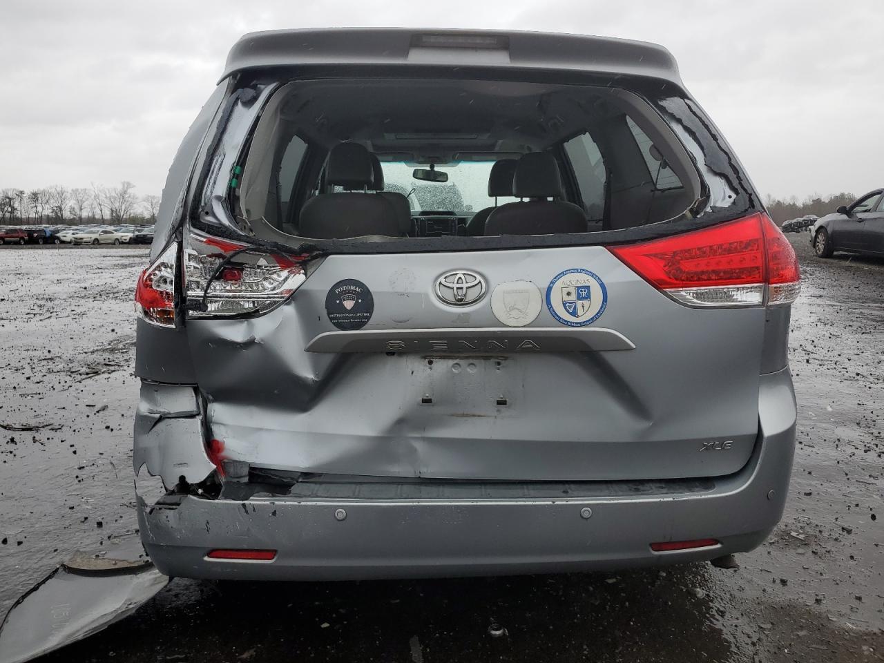 2011 Toyota Sienna VIN 5TDYK3DC3BS049356 Copart auction photo, rear end / side damage thumbnail 6
