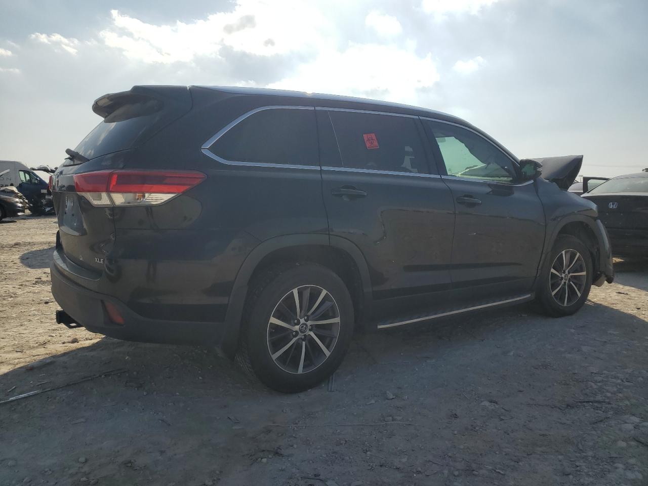2019 Toyota Highlander VIN 5TDKZRFHXKS558664 Copart auction photo, front end damage thumbnail 3