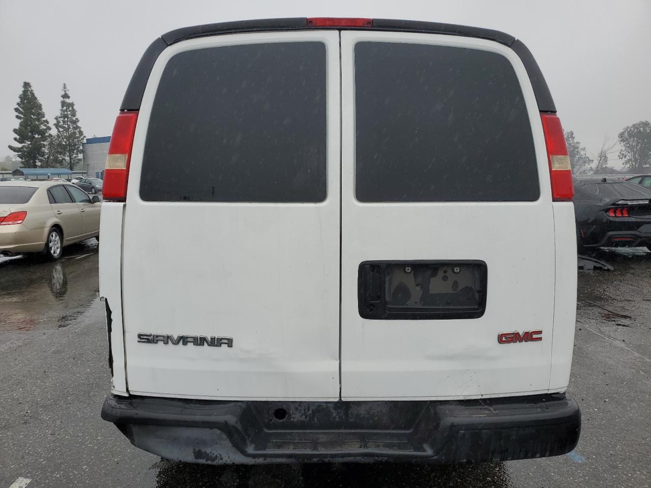 2007 GMC Savana VIN 1GTGG252671144592 Copart auction photo, minor dent/scratches damage thumbnail 6