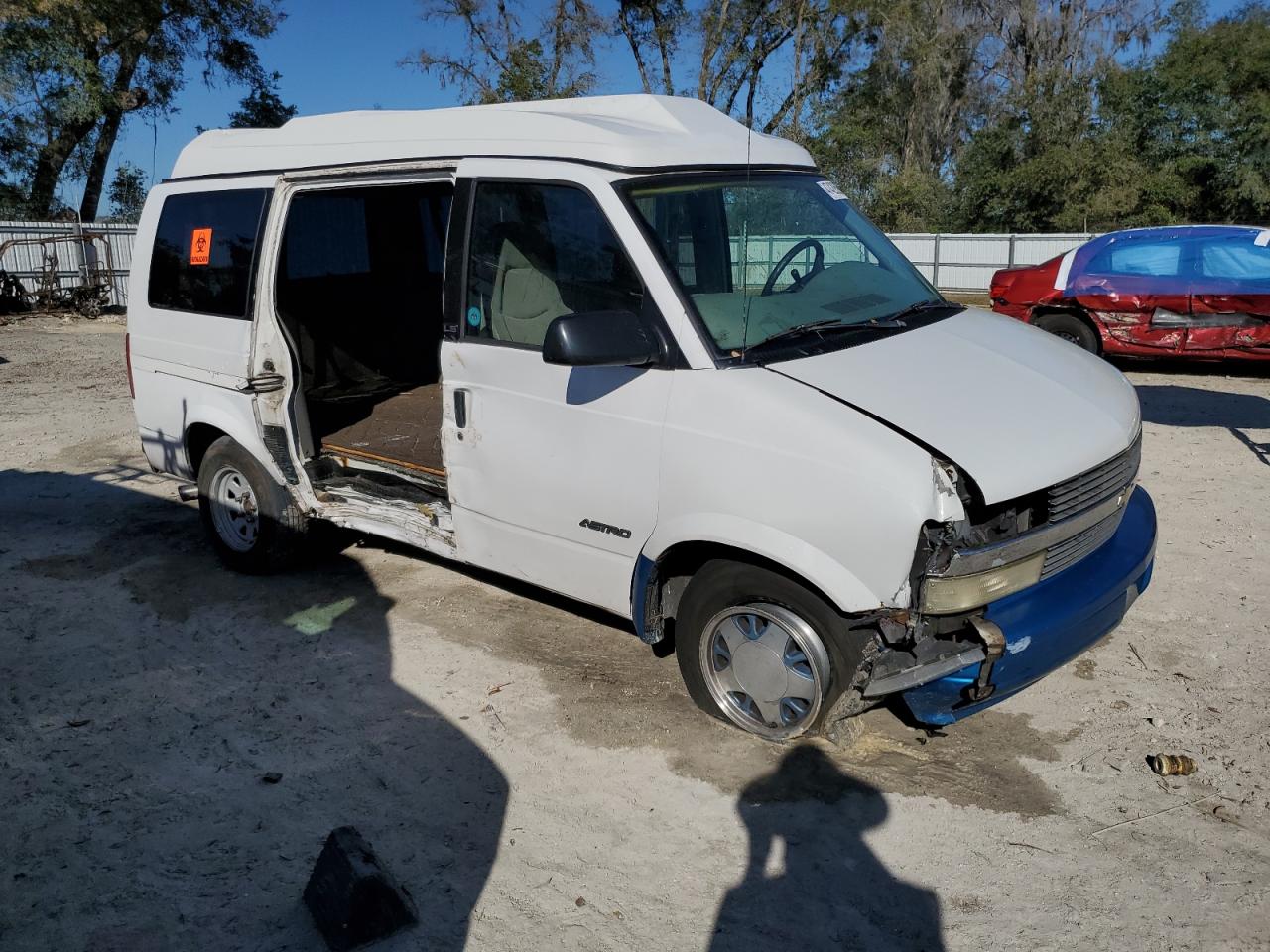 1997 Chevrolet Astro VIN 1GNDM19WXVB227170 Copart auction photo, all over damage thumbnail 4