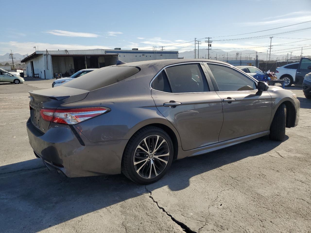 2020 Toyota Camry VIN 4T1G11AK4LU367817 Copart auction photo, front end / side damage thumbnail 3