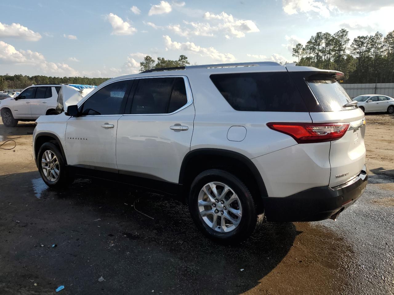 2018 Chevrolet Traverse VIN 1GNERGKW1JJ149610 Copart auction photo, front end damage thumbnail 2