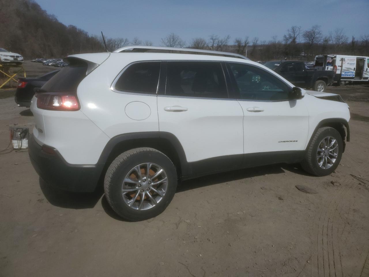 2019 Jeep Grand Cherokee VIN 1C4PJMLB3KD174785 Copart auction photo, front end / minor dent/scratches damage thumbnail 3