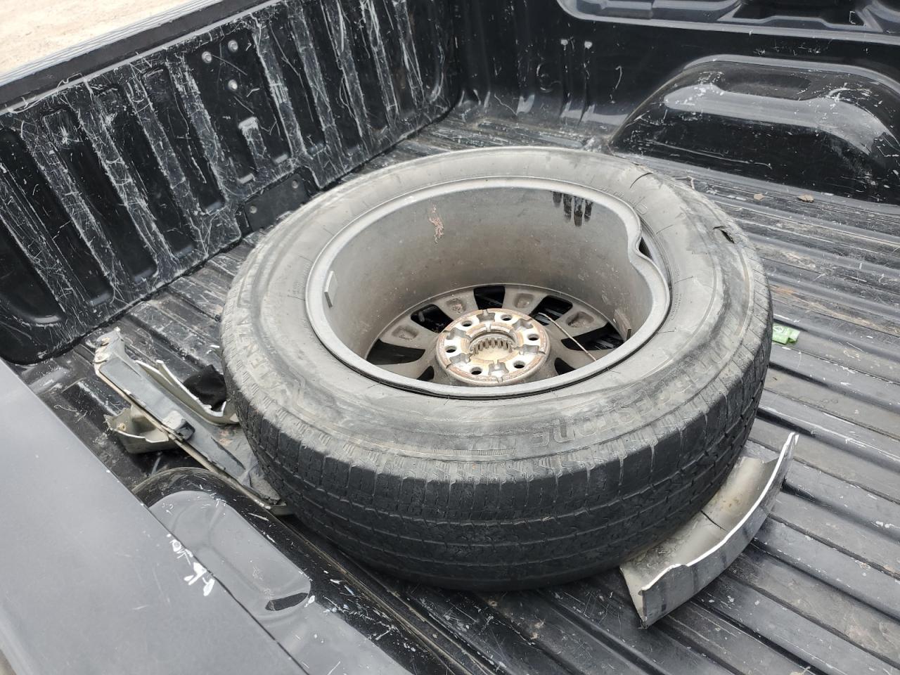 2013 Chevrolet Silverado VIN 3GCPCSE0XDG325458 Copart auction photo, front end / minor dent/scratches damage thumbnail 12