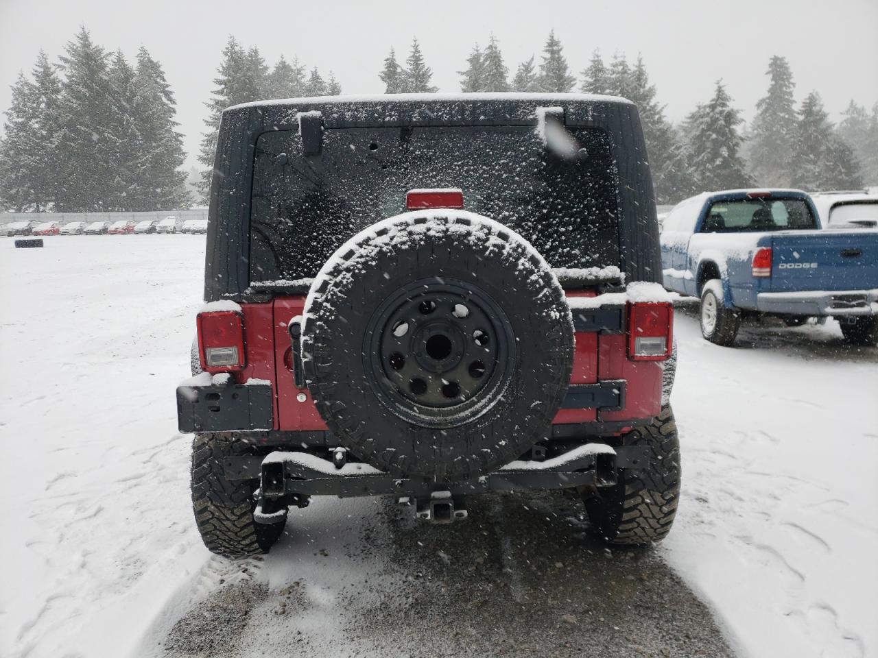 2012 Jeep Wrangler VIN 1C4BJWDG5CL263376 Copart auction photo, minor dent/scratches damage thumbnail 6