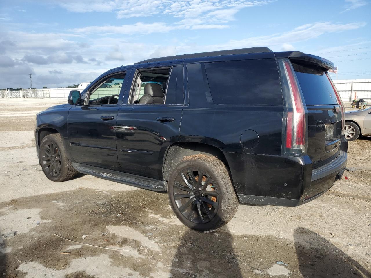 2019 Cadillac Escalade VIN 1GYS3BKJ3KR135502 Copart auction photo, minor dent/scratches damage thumbnail 2