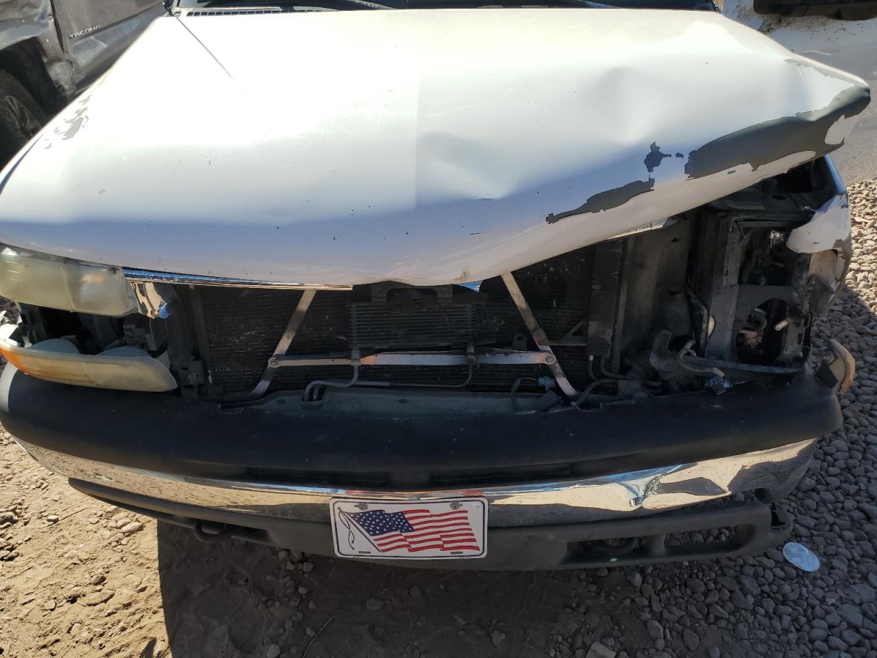 2000 Chevrolet Suburban VIN 3GNFK16T8YG107341 Copart auction photo, front end damage thumbnail 12
