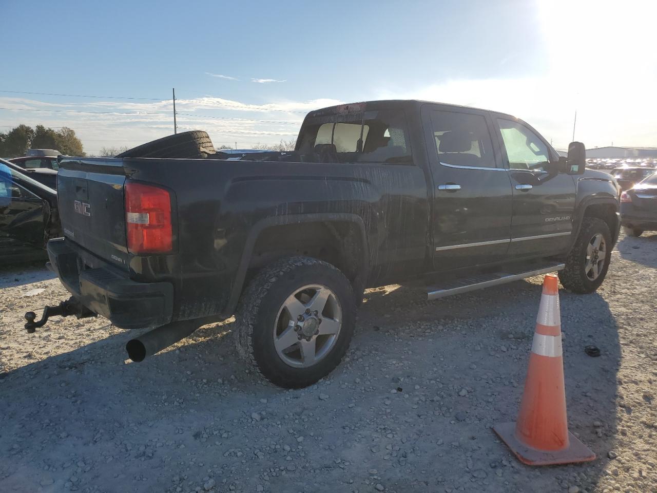 2015 GMC Sierra VIN 1GT120E89FF153186 Copart auction photo, burn damage thumbnail 3