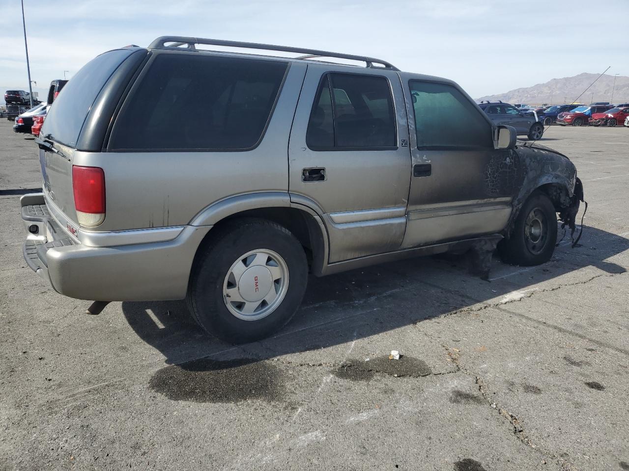 2000 GMC Jimmy VIN 1GKCS13W5Y2349270 Copart auction photo, burn damage thumbnail 3