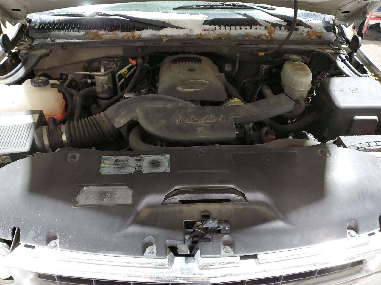 2005 Chevrolet Tahoe VIN 1GNEK13T55R206534 Copart auction photo, undercarriage / front end damage thumbnail 12