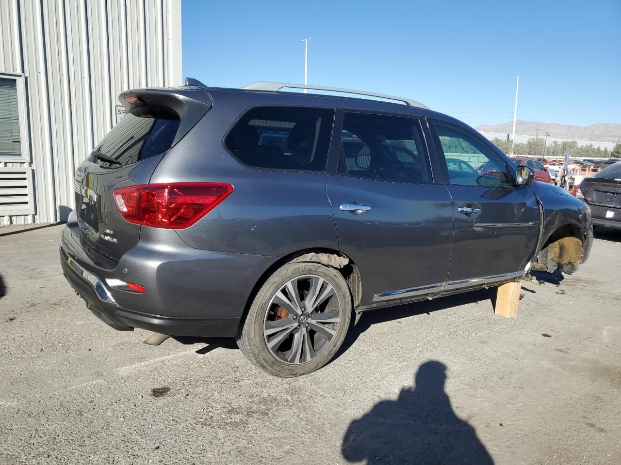 2020 Nissan Pathfinder VIN 5N1DR2DMXLC603150 Copart auction photo, undercarriage / front end damage thumbnail 3