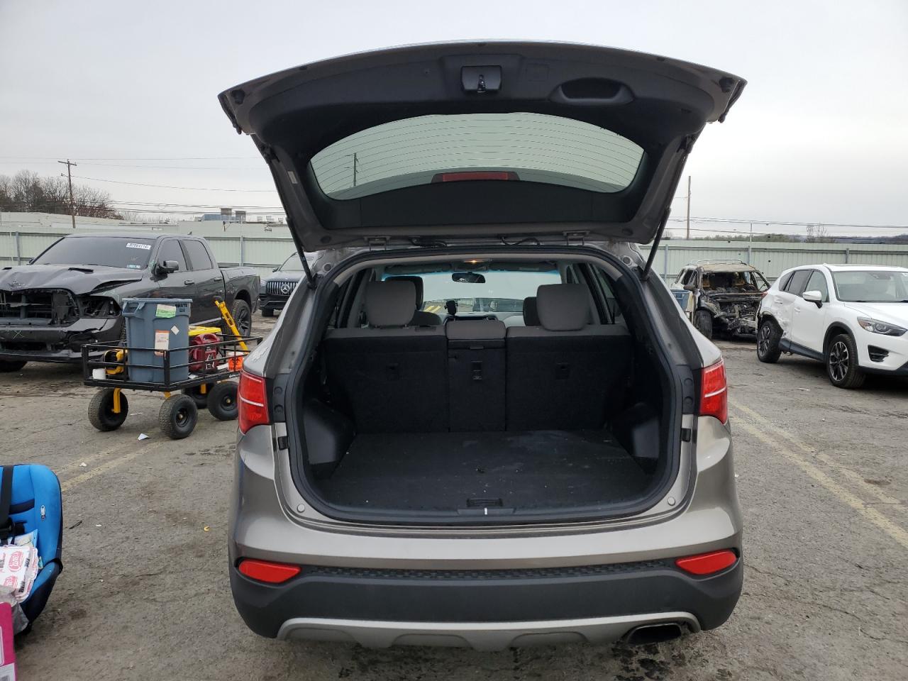 2016 Hyundai Santa Fe VIN 5XYZTDLB0GG377533 Copart auction photo, front end / side damage thumbnail 6