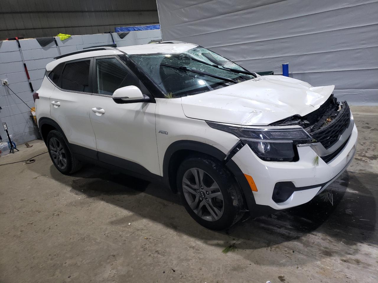 2021 KIA Seltos VIN KNDEUCAA5M7097048 Copart auction photo, front end / minor dent/scratches damage thumbnail 4