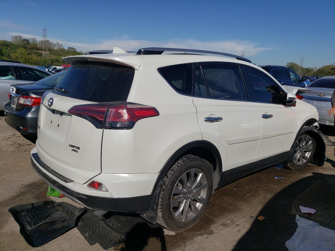 2017 Toyota RAV 4 VIN JTMDFREV1HJ173489 Copart auction photo, front end / side damage thumbnail 3