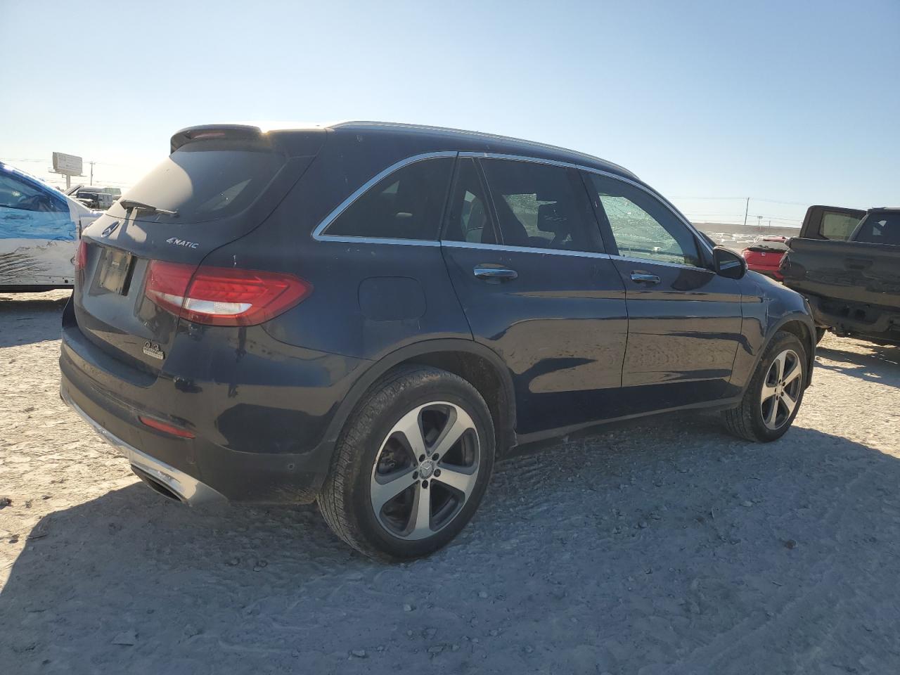 2016 Mercedes-Benz GLC VIN WDC0G4KB2GF092716 Copart auction photo, top/roof / front end damage thumbnail 3