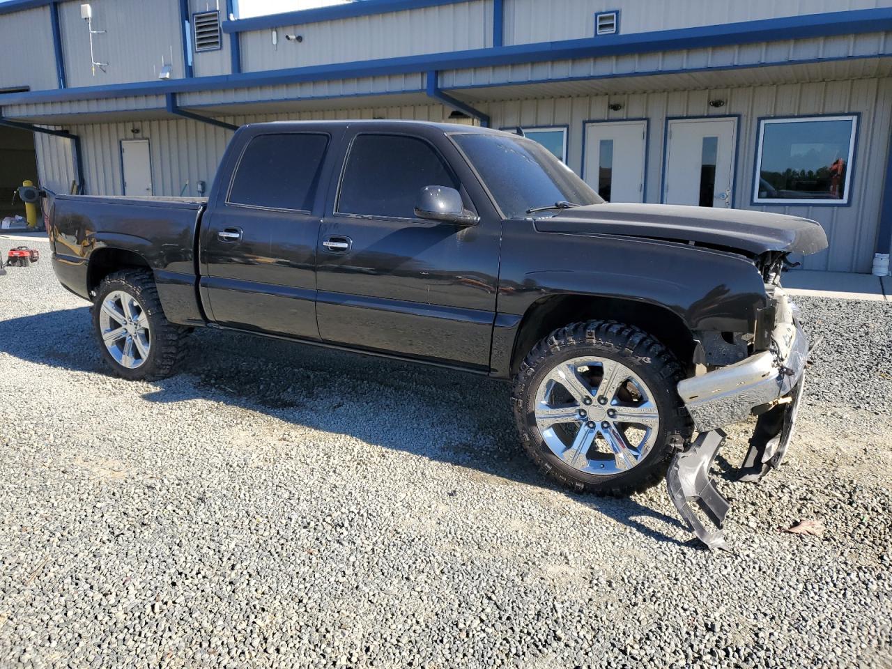 2006 Chevrolet Silverado VIN 2GCEK13Z561330245 Copart auction photo, front end damage thumbnail 4