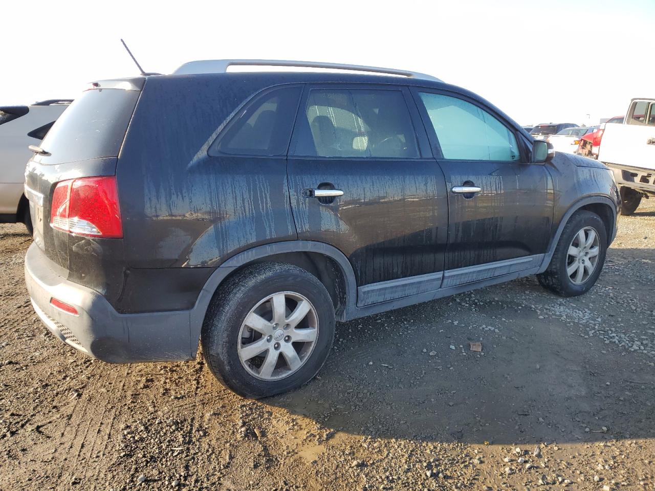 2013 KIA Sorento VIN 5XYKT3A63DG414054 Copart auction photo, top/roof / front end damage thumbnail 3