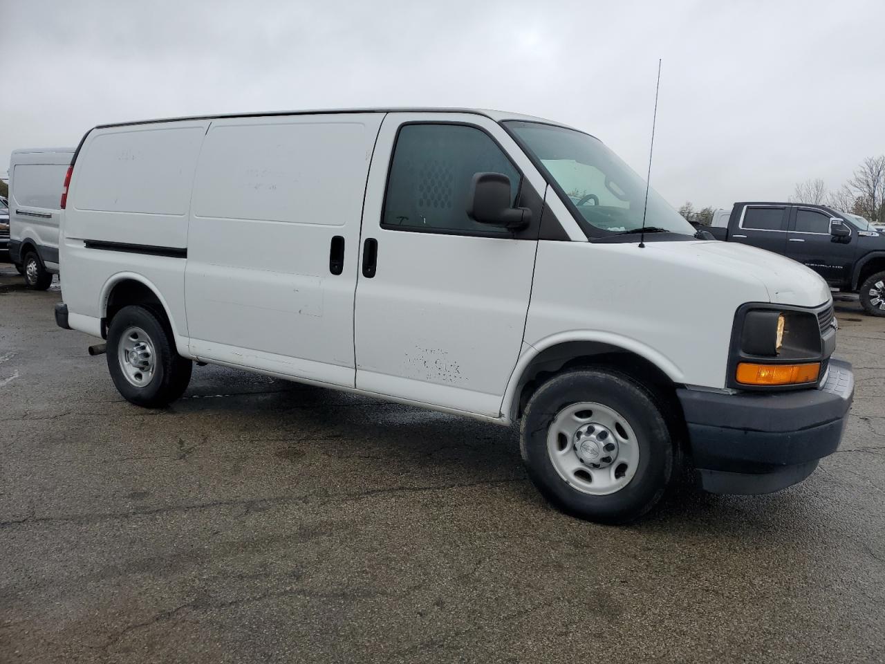 2017 Chevrolet Express VIN 1GCWGAFF5H1135858 Copart auction photo, front end / side damage thumbnail 4