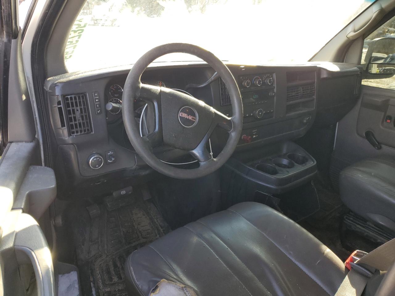 2008 GMC Savana VIN 1GTHG35K281192988 Copart auction photo, front end / minor dent/scratches damage thumbnail 8