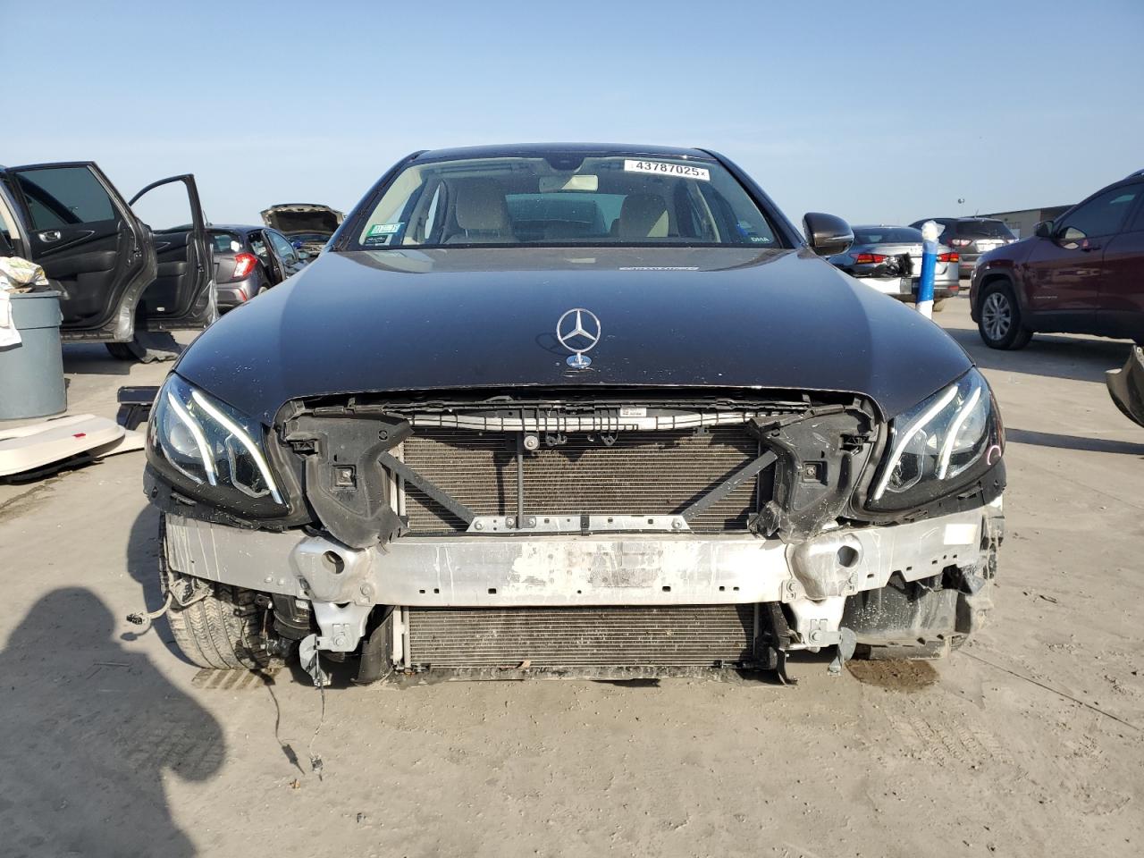2018 Mercedes-Benz E-klasse VIN WDDZF4JB4JA306410 Copart auction photo, side / front end damage thumbnail 5