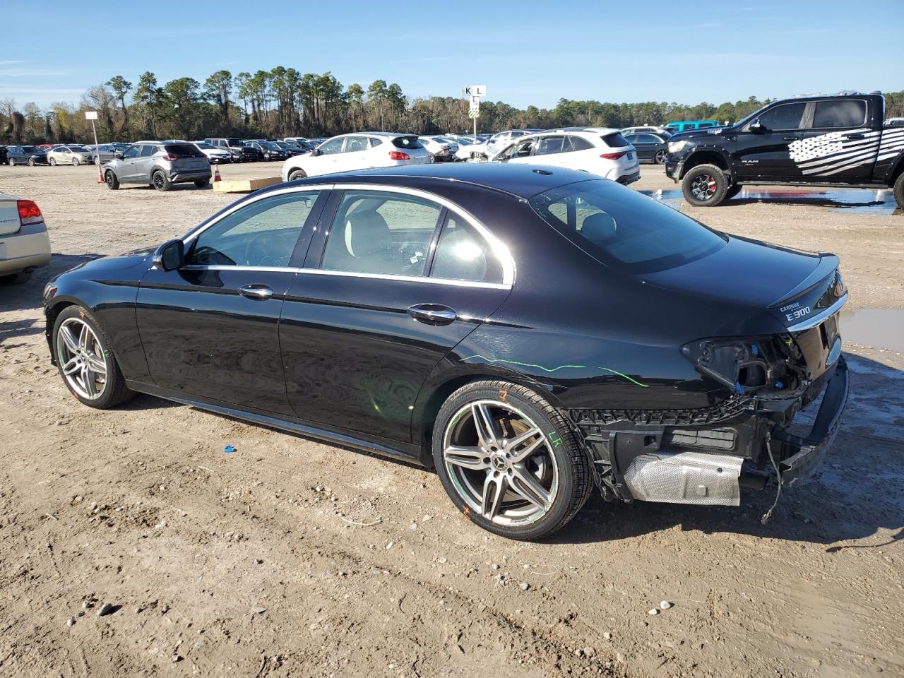 2019 Mercedes-Benz E-klasse VIN WDDZF4JBXKA573827 Copart auction photo, all over damage thumbnail 2