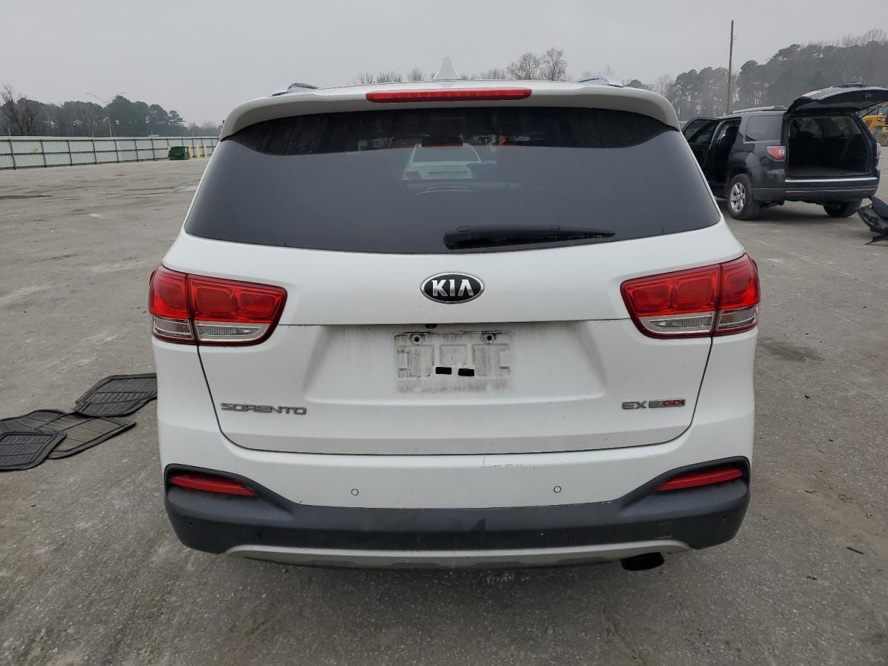 2016 KIA Sorento VIN 5XYPH4A18GG125810 Copart auction photo, front end / side damage thumbnail 6