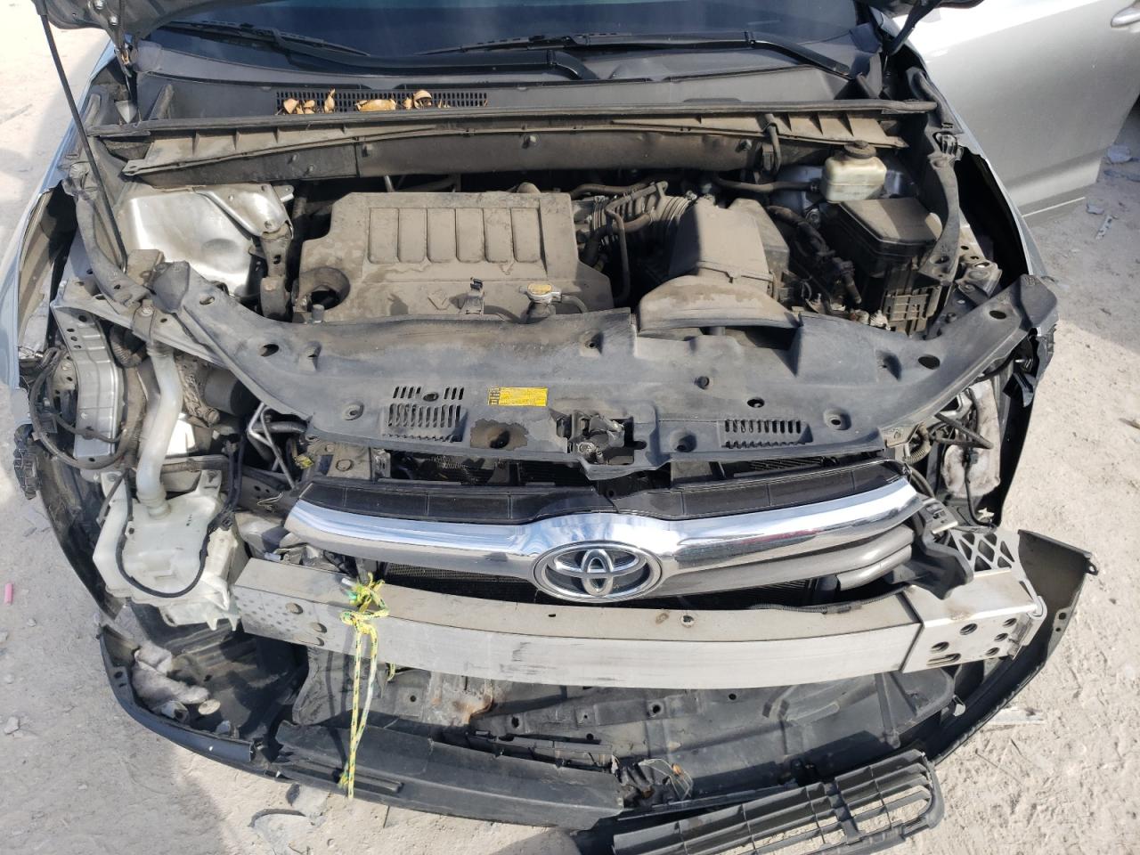 2015 Toyota Highlander VIN 5TDYKRFH1FS082406 Copart auction photo, front end / minor dent/scratches damage thumbnail 12