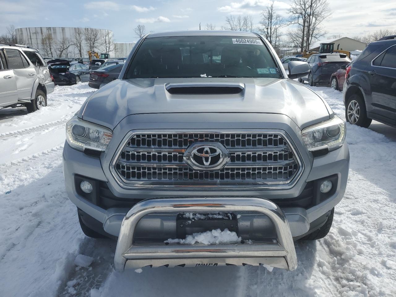 2016 Toyota Tacoma VIN 5TFDZ5BN3GX010083 Copart auction photo, side / minor dent/scratches damage thumbnail 5