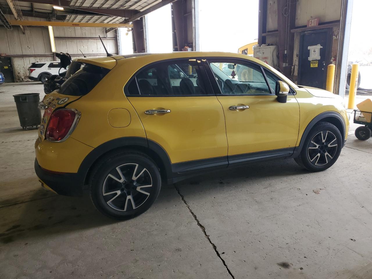 2016 Fiat 500 VIN ZFBCFXBT2GP391717 Copart auction photo, rear end / minor dent/scratches damage thumbnail 3