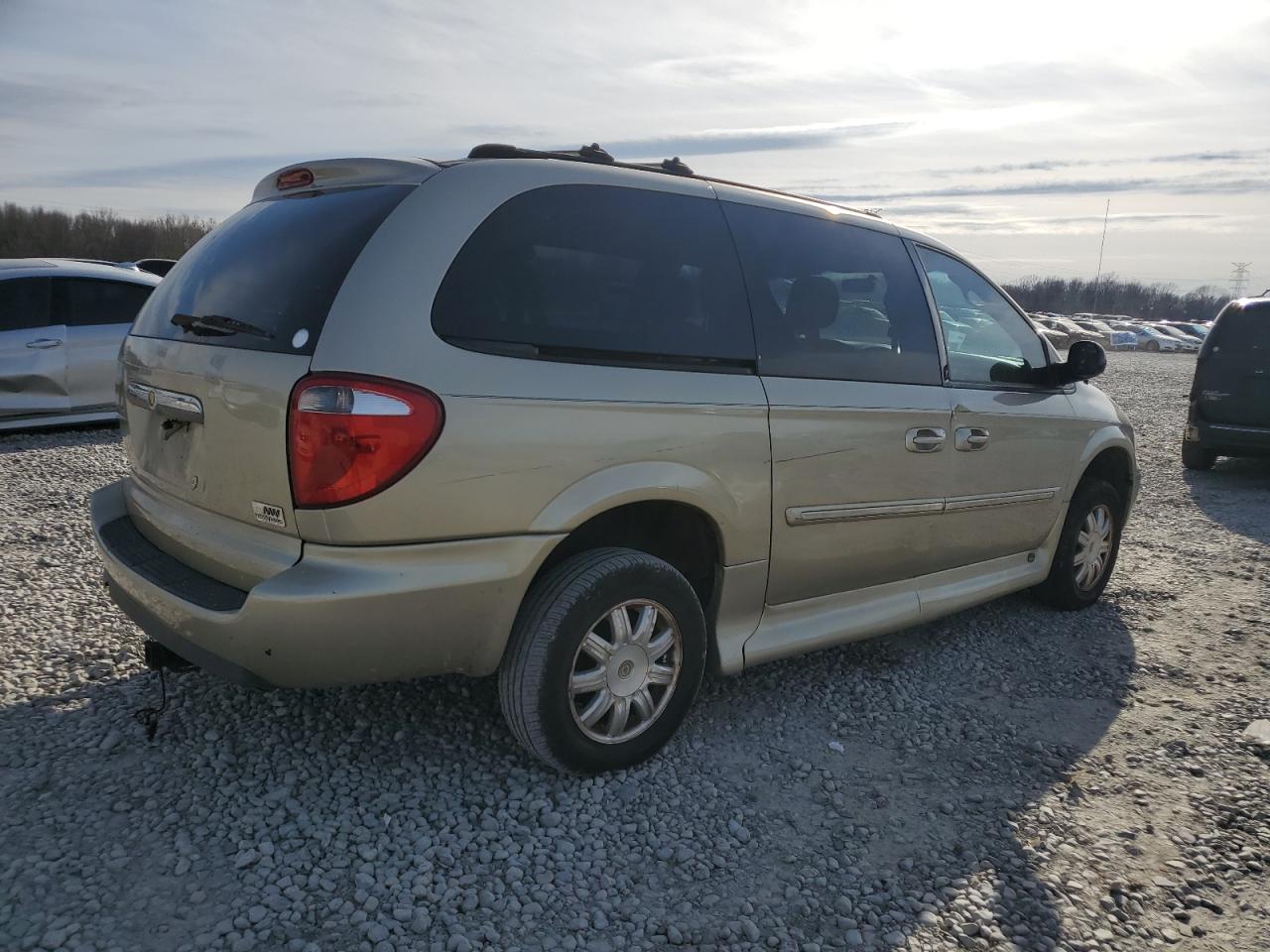 2006 Chrysler Town & Country VIN 2A4GP54L16R714059 Copart auction photo, front end / side damage thumbnail 3