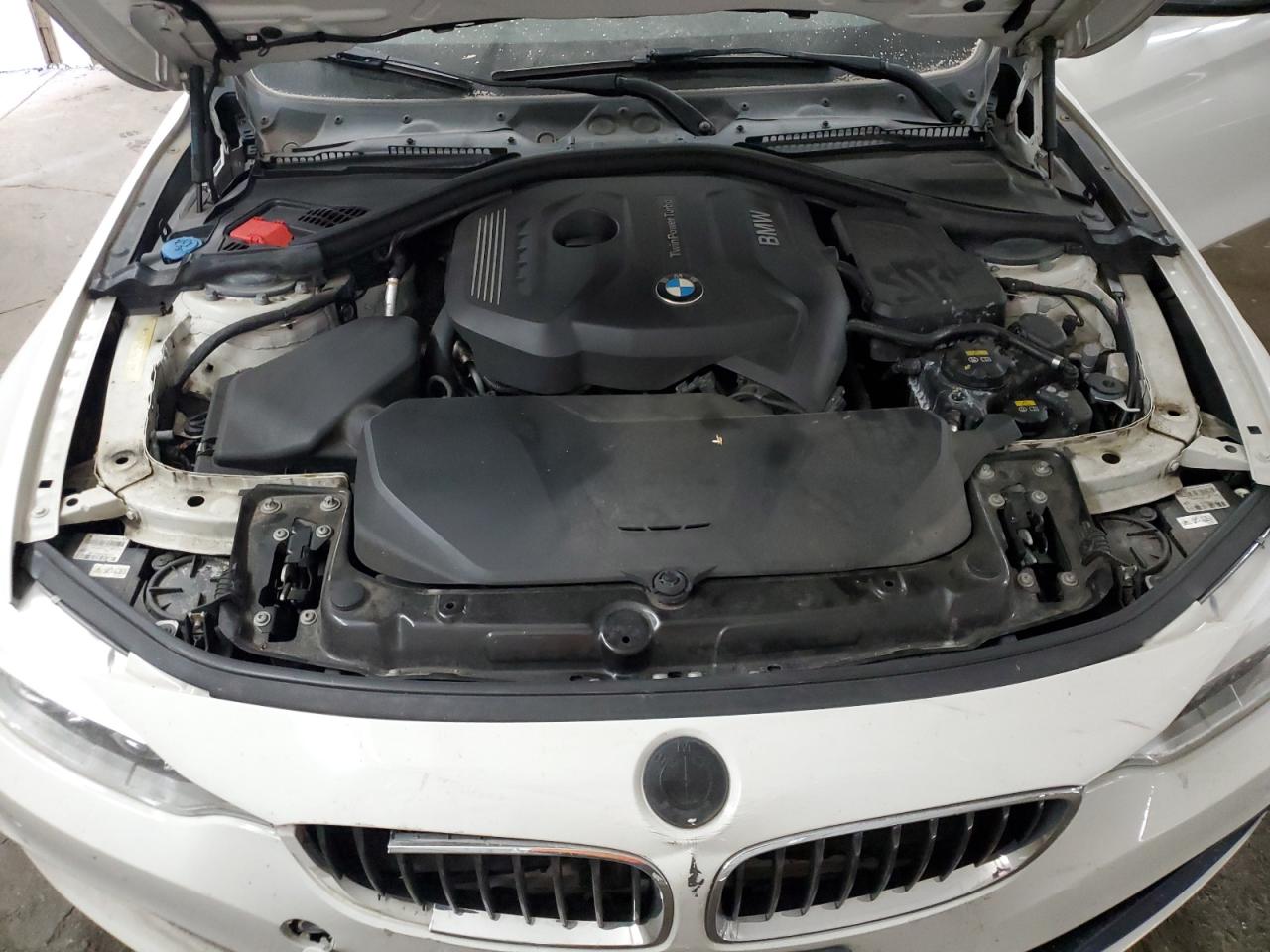 2017 BMW 4er VIN WBA4F9C37HG812826 Copart auction photo, undercarriage / minor dent/scratches damage thumbnail 11