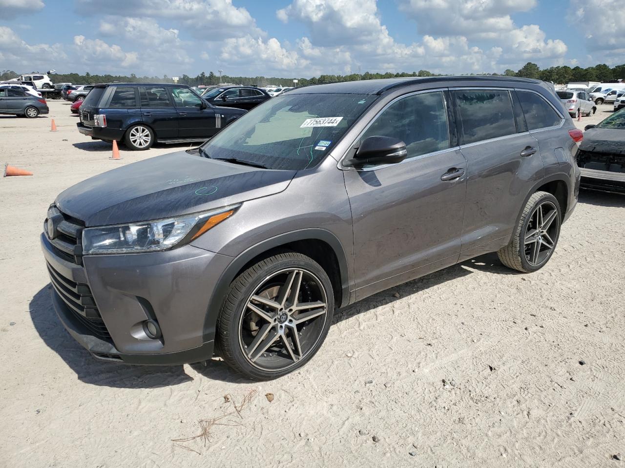 2017 Toyota Highlander VIN 5TDKZRFH4HS509811