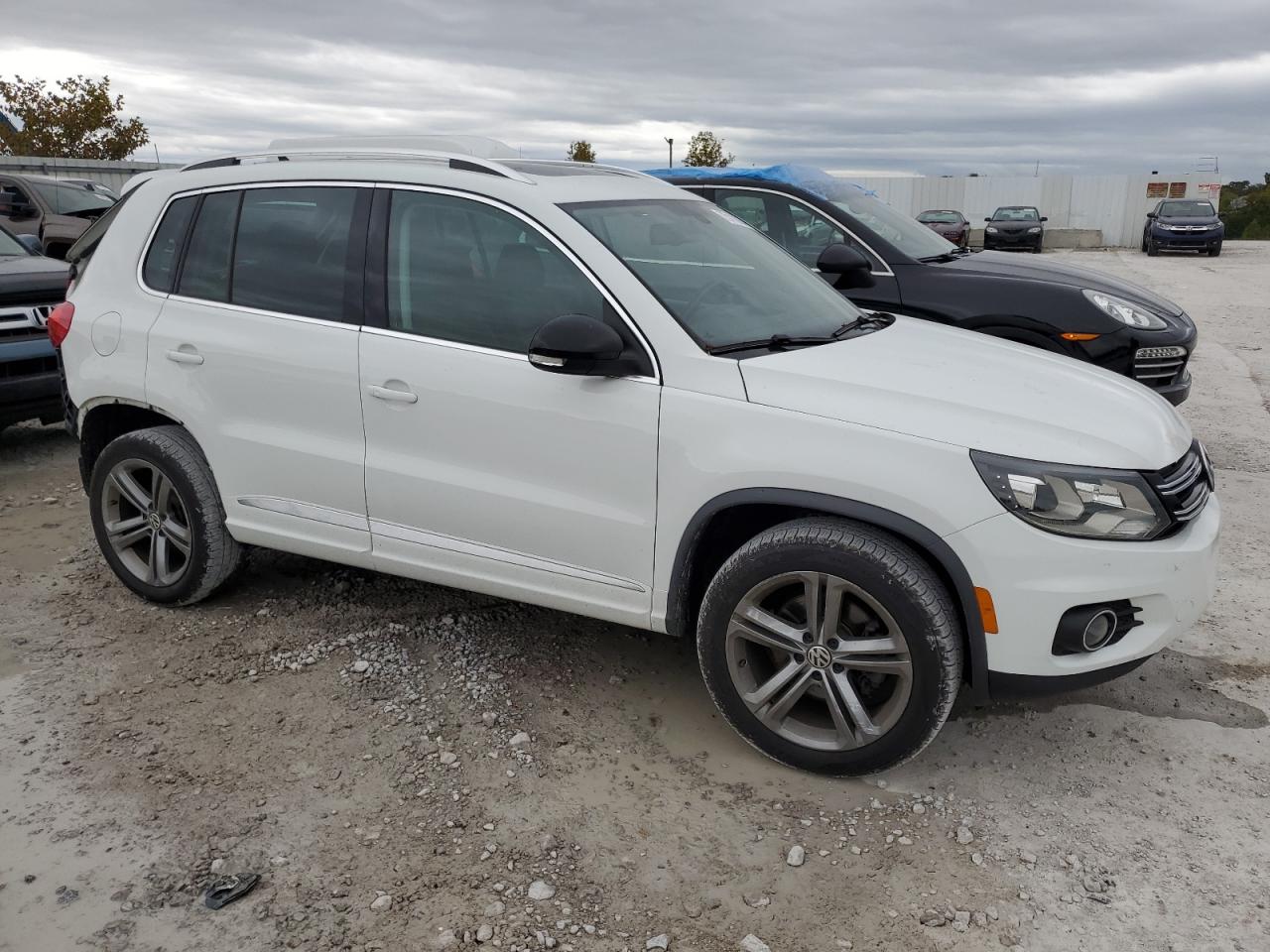 2017 Volkswagen Tiguan VIN WVGTV7AX6HK022793 Copart auction photo, rear end damage thumbnail 4