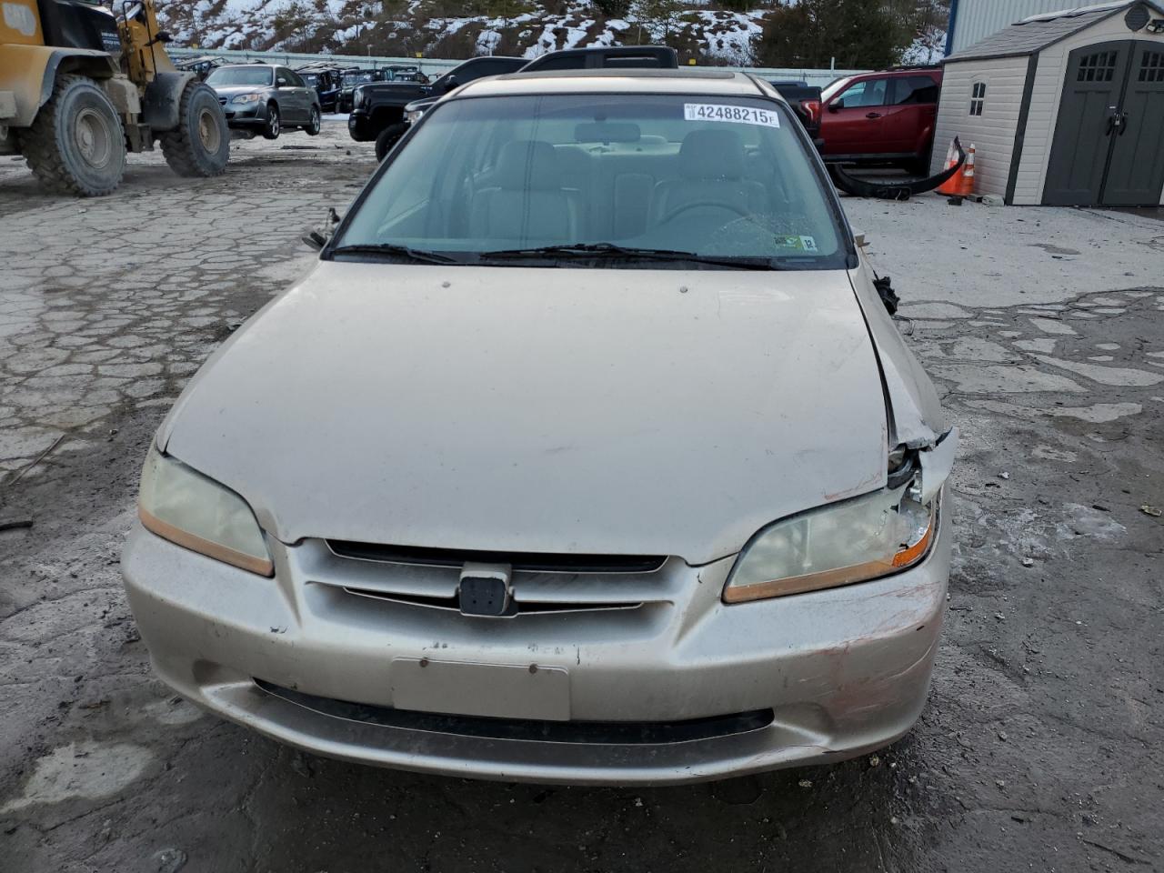 2000 Honda Accord VIN 1HGCG1650YA006664 Copart auction photo, all over damage thumbnail 5