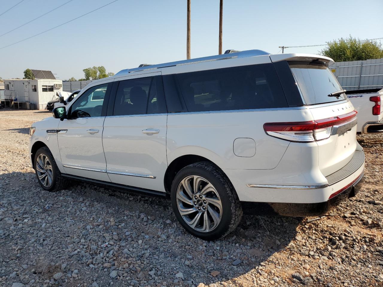 2022 Lincoln Navigator VIN 5LMJJ3LT4NEL04864 Copart auction photo, hail / minor dent/scratches damage thumbnail 2