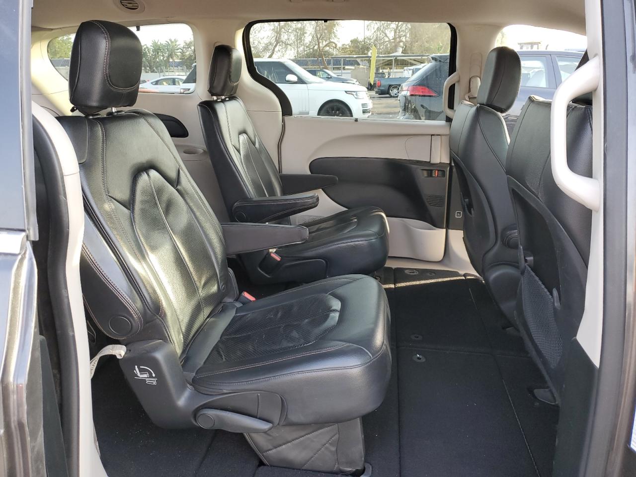 2018 Chrysler Pacifica VIN 2C4RC1BGXJR204133 Copart auction photo, side / rear end damage thumbnail 11