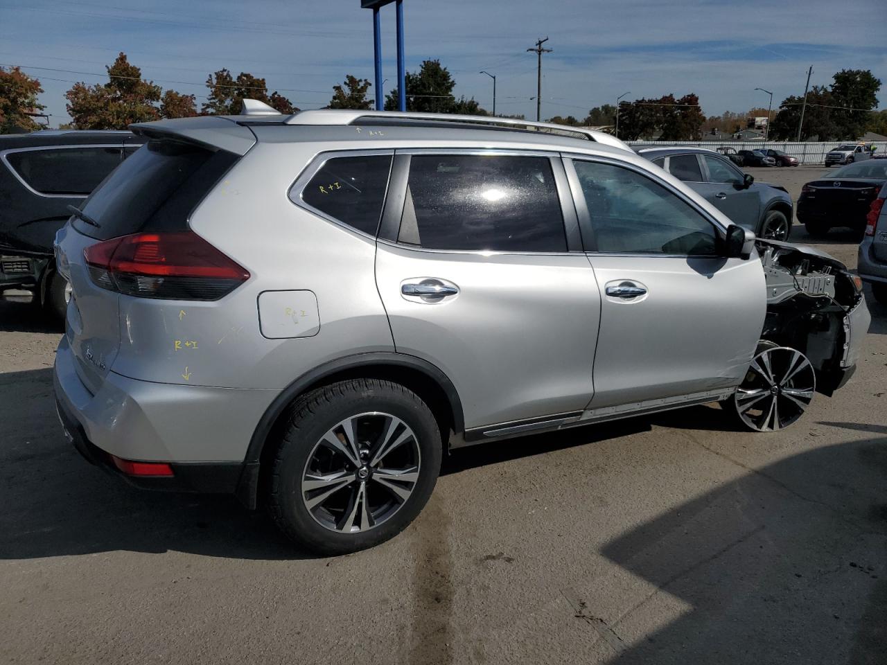 2018 Nissan Rogue VIN JN8AT2MV1JW309136 Copart auction photo, front end / side damage thumbnail 3