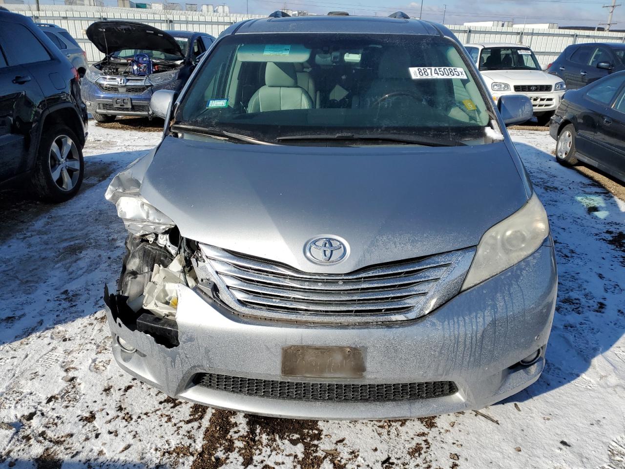 2011 Toyota Sienna VIN 5TDYK3DC9BS053007 Copart auction photo, front end damage thumbnail 5