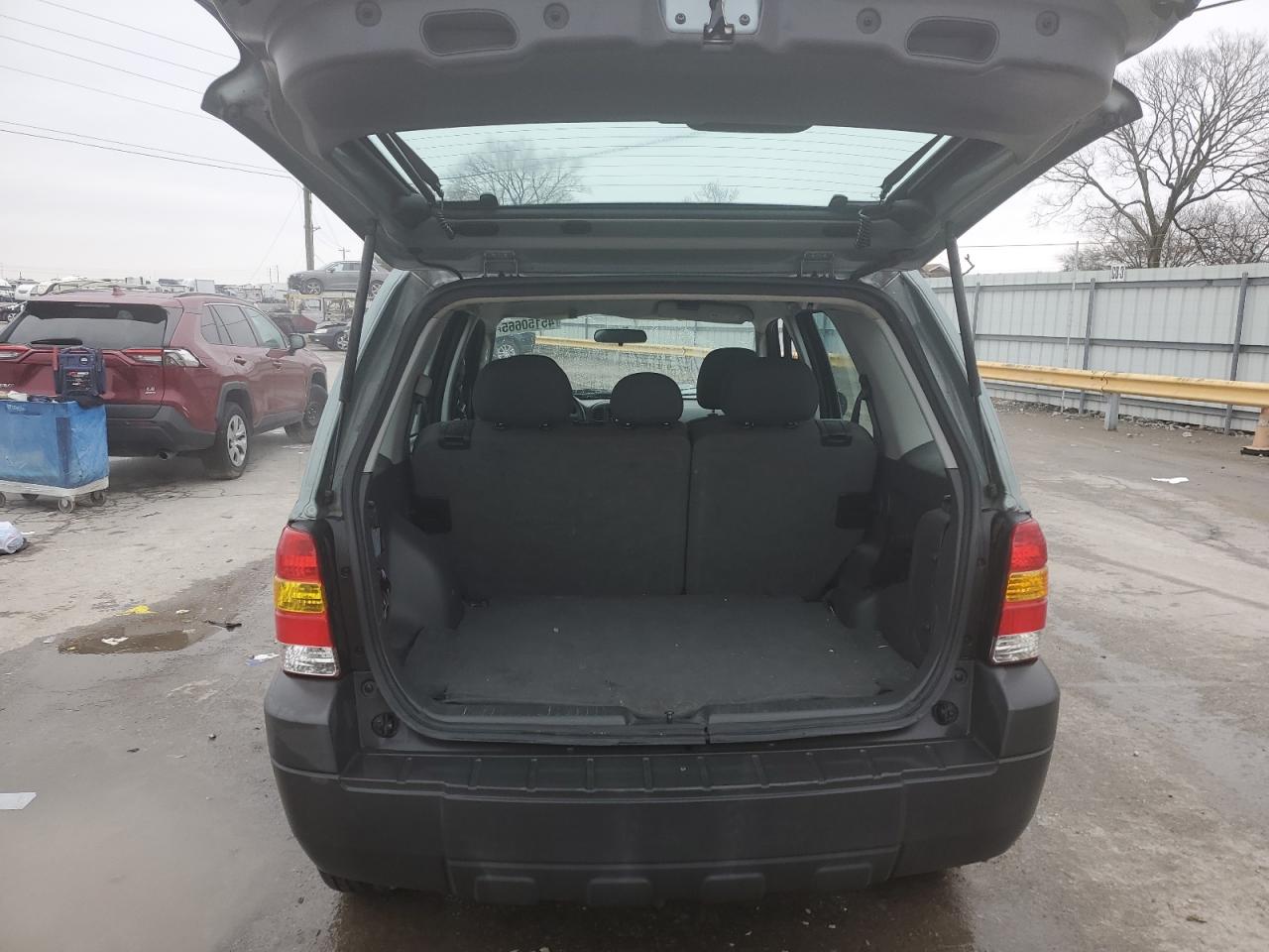 2005 Ford Escape VIN 1FMYU02Z65KC43905 Copart auction photo, front end / side damage thumbnail 6