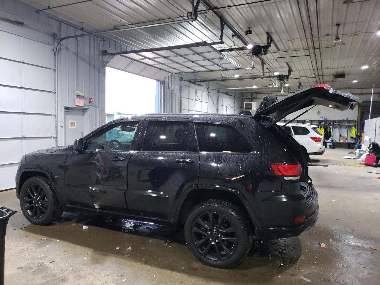 2018 Jeep Grand Cherokee VIN 1C4RJFAG6JC390752 Copart auction photo, rear end / side damage thumbnail 2