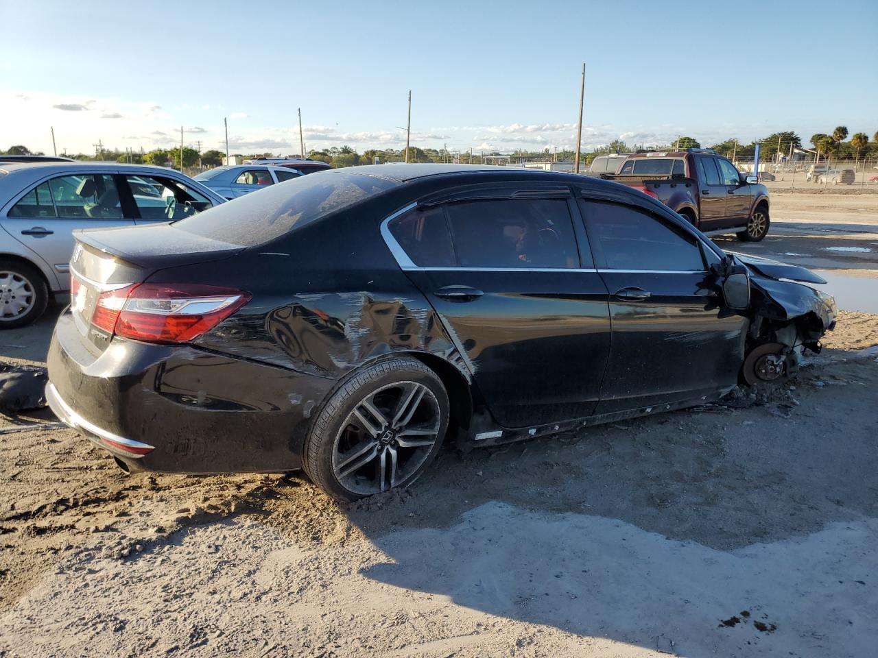 2017 Honda Accord VIN 1HGCR2F50HA164325 Copart auction photo, front end / rear end damage thumbnail 3