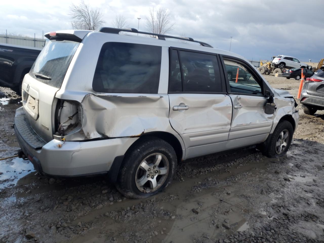 2006 Honda Pilot VIN 5FNYF18436B018419 Copart auction photo, all over damage thumbnail 3