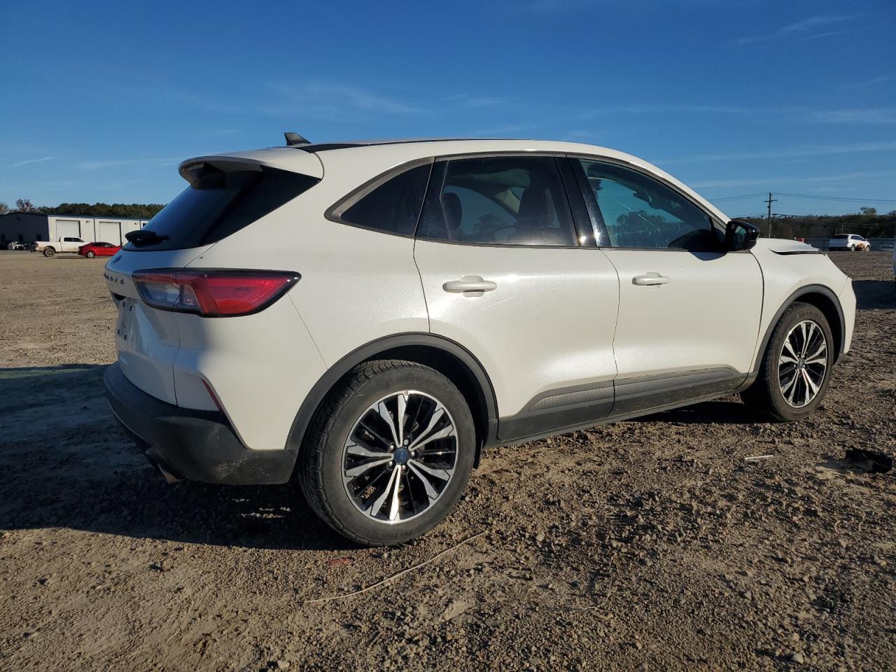 2022 Ford Escape VIN 1FMCU0G67NUB30333 Copart auction photo, front end / minor dent/scratches damage thumbnail 3