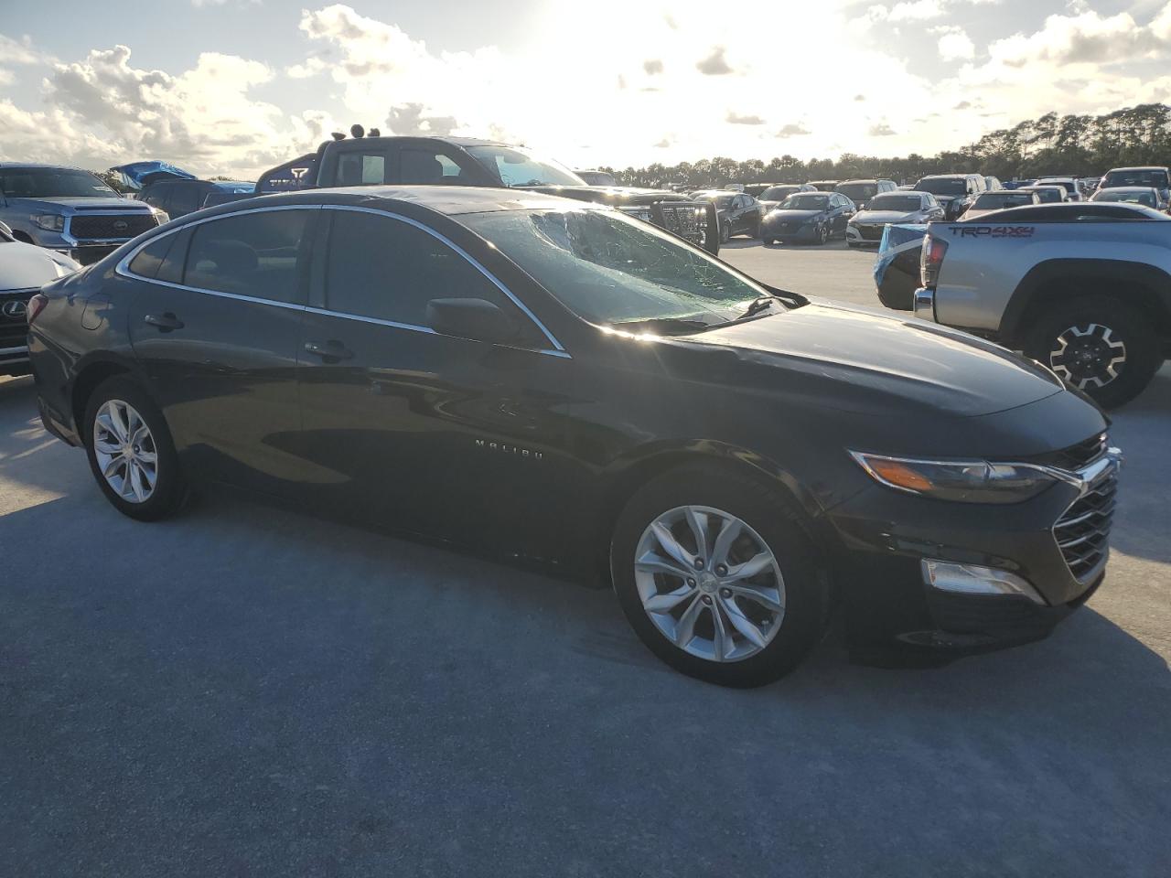 2019 Chevrolet Malibu VIN 1G1ZD5ST9KF156420 Copart auction photo, all over / minor dent/scratches damage thumbnail 4