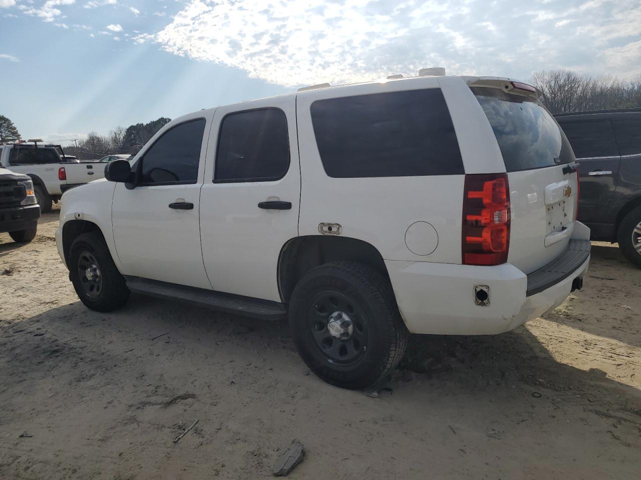 2014 Chevrolet Tahoe VIN 1GNSK2E01ER165329 Copart auction photo, front end / minor dent/scratches damage thumbnail 2