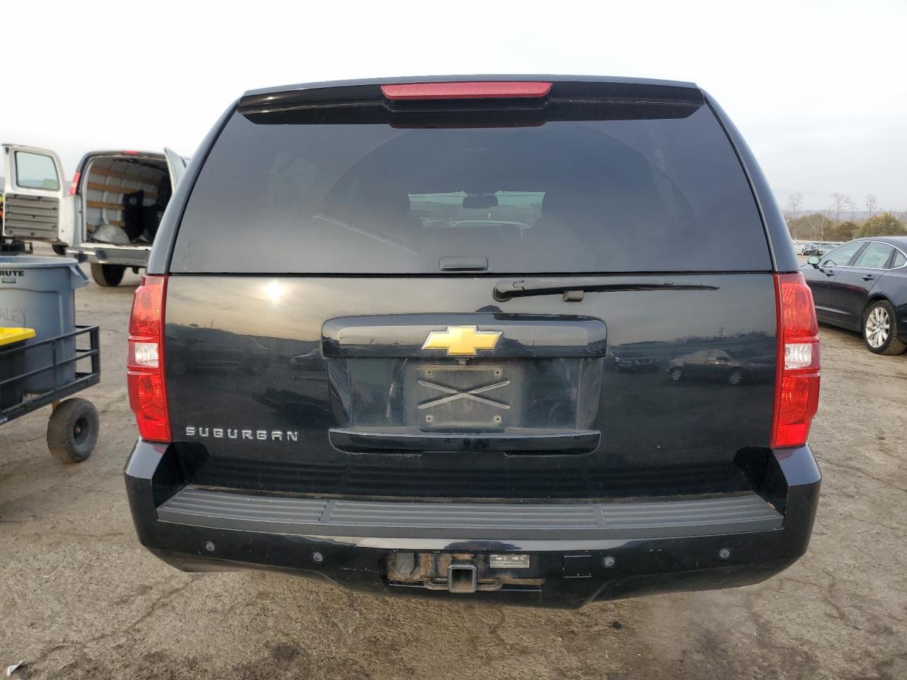 2013 Chevrolet Suburban VIN 1GNSKJE76DR142635 Copart auction photo, front end / side damage thumbnail 6