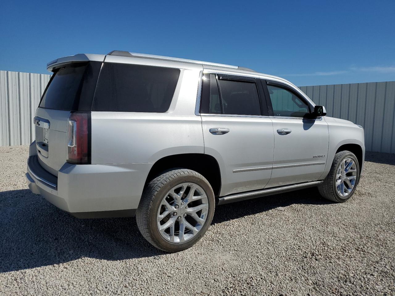 2019 GMC Yukon VIN 1GKS2CKJ9KR248647 Copart auction photo, water/flood / minor dent/scratches damage thumbnail 3
