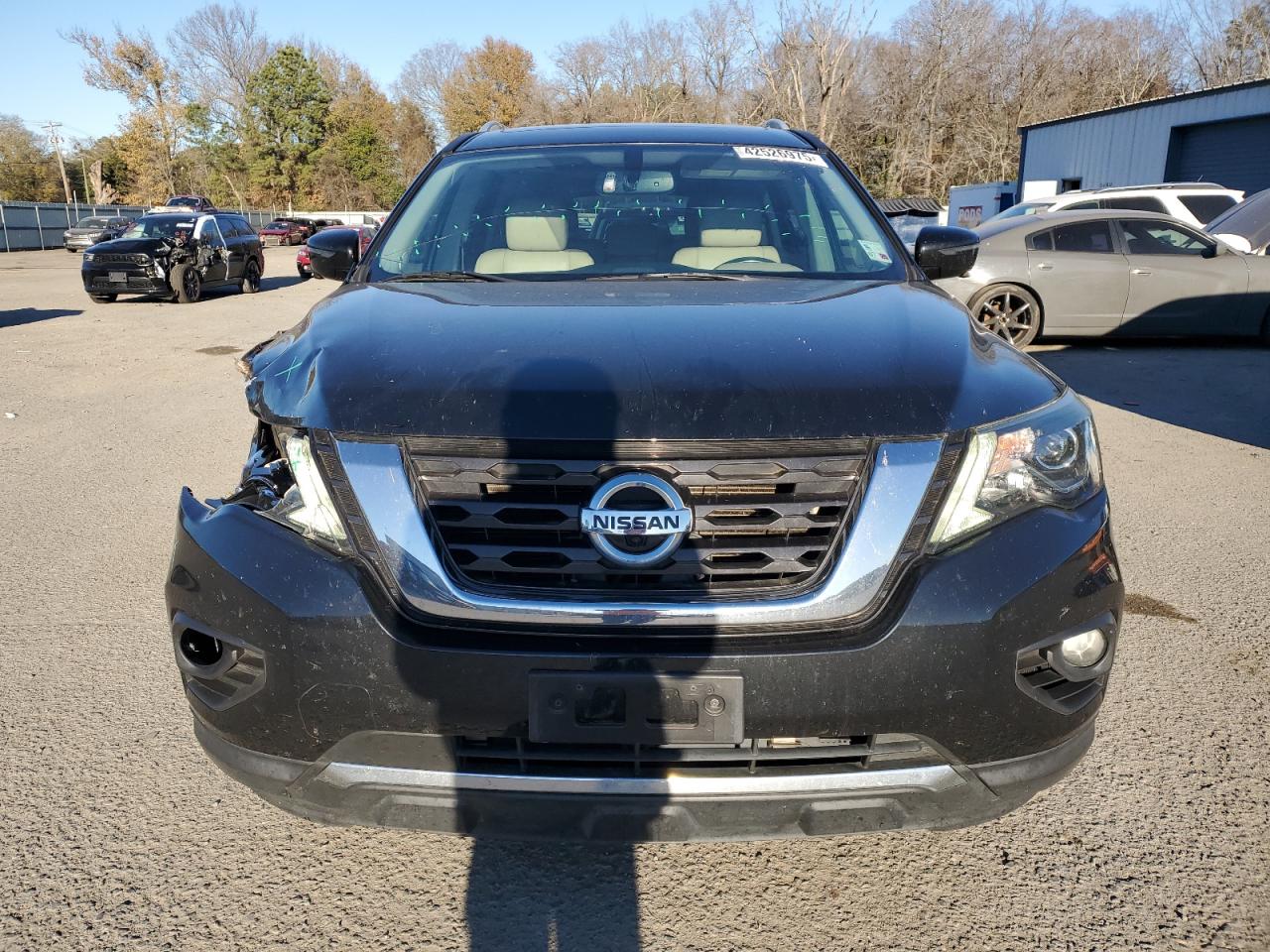 2017 Nissan Pathfinder VIN 5N1DR2MN1HC685916 Copart auction photo, front end / minor dent/scratches damage thumbnail 5